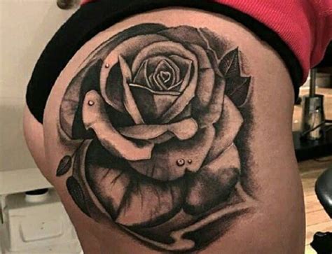 tatuajes en la nalga para mujeres grandes|Tatuajes lindos en la nalga